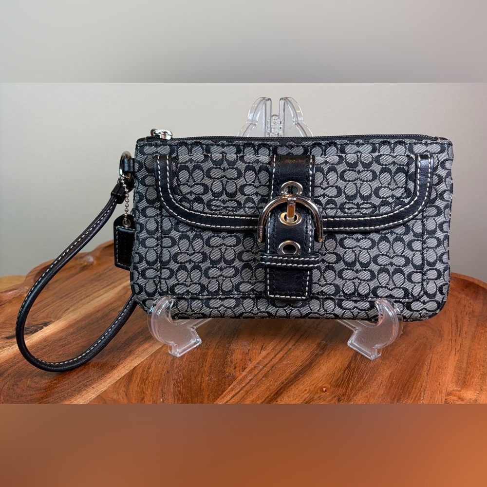 Vintage COACH Signature Soho Black and White Wristlet Clutch EUC
